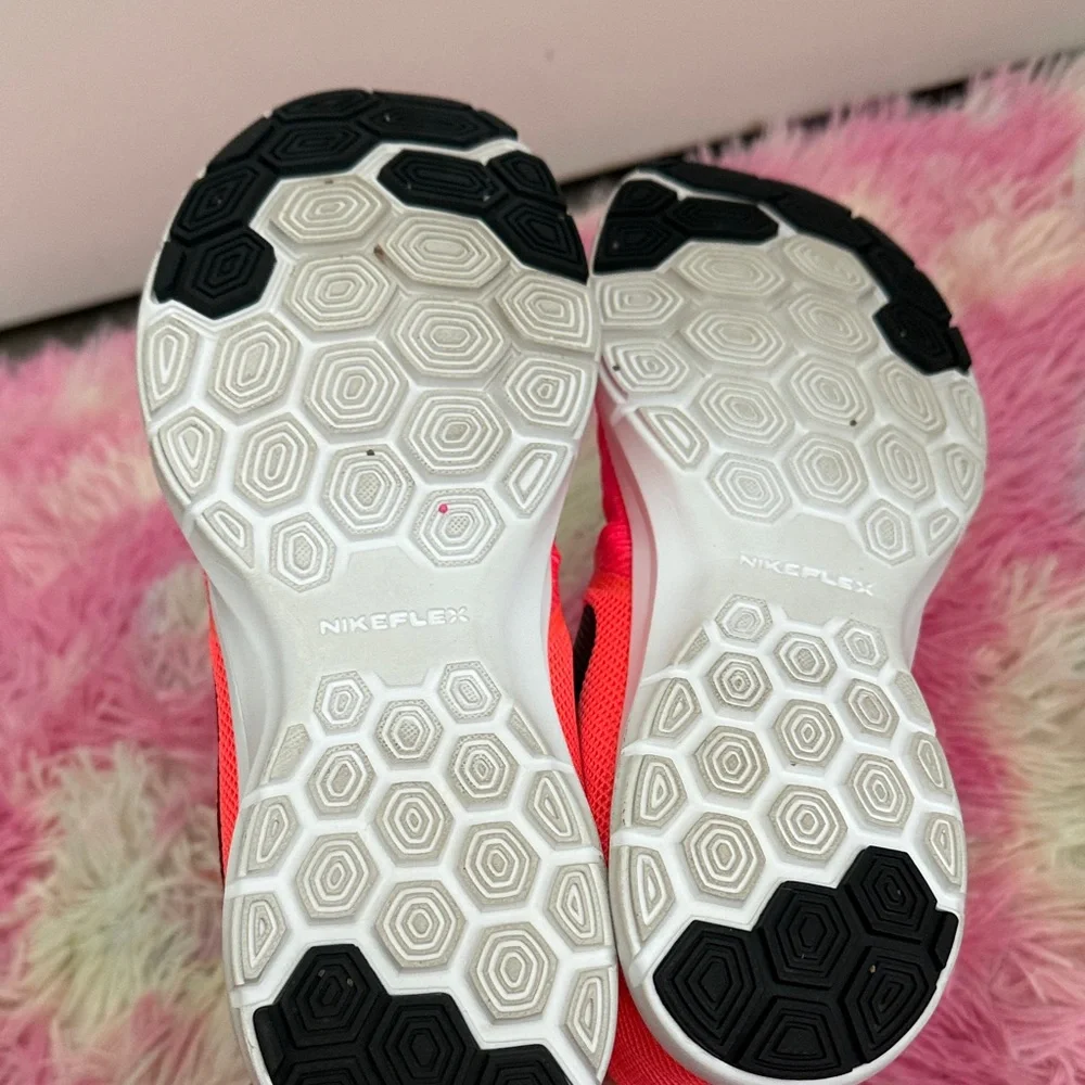 Nike Bijoux Kids' Neon‎ orange and Black Sneakers